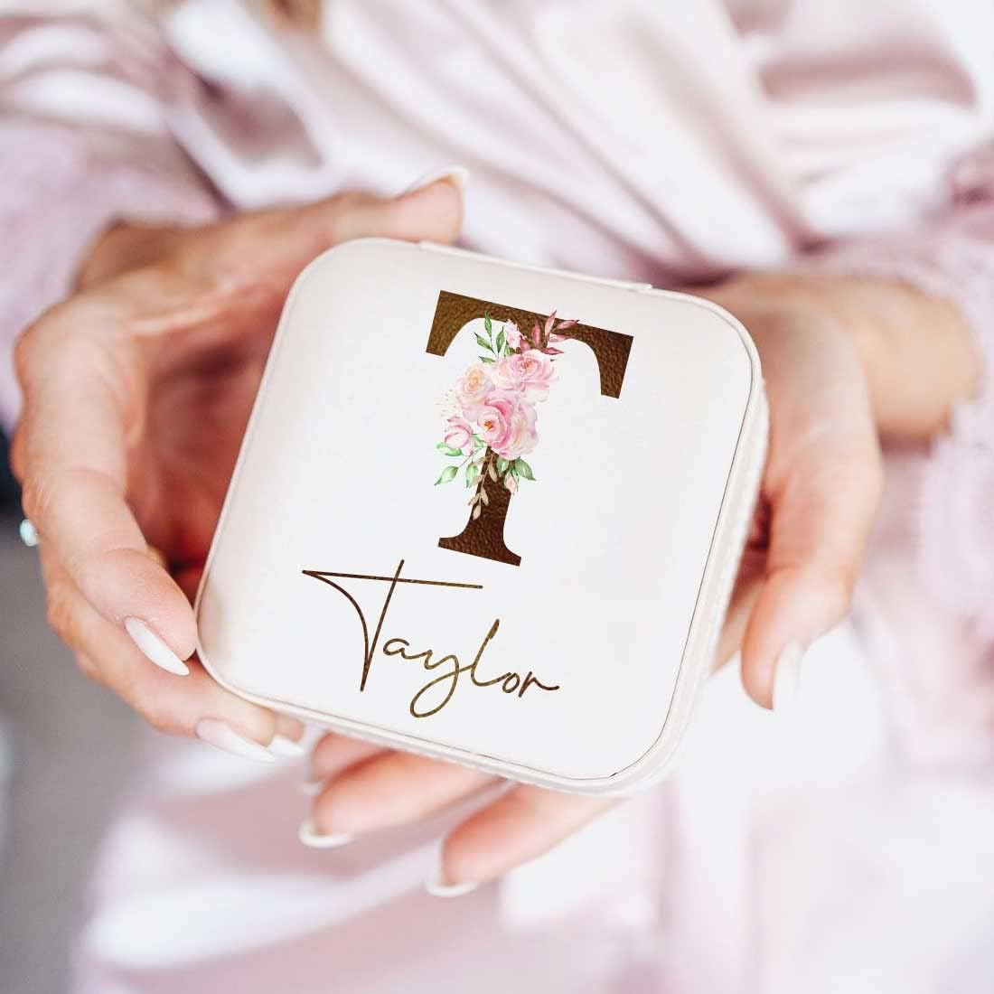 DayOfShe Personalized Bridesmaid Gifts-Travel Jewelry Box for Bachelorette Party Gifts-Leather Initial Floral Jewelry Organizer for Maid of Honor Gift for Bridesmaids - Image 5
