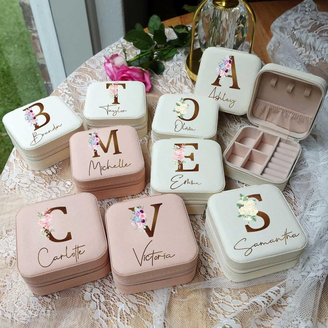 DayOfShe Personalized Bridesmaid Gifts-Travel Jewelry Box for Bachelorette Party Gifts-Leather Initial Floral Jewelry Organizer for Maid of Honor Gift for Bridesmaids - Image 6
