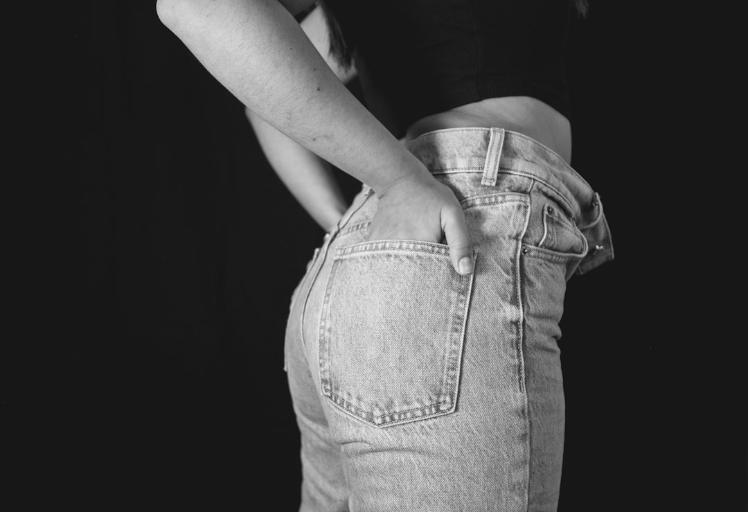 How to Choose Jeans and Pants That Flatter a Petite Frame